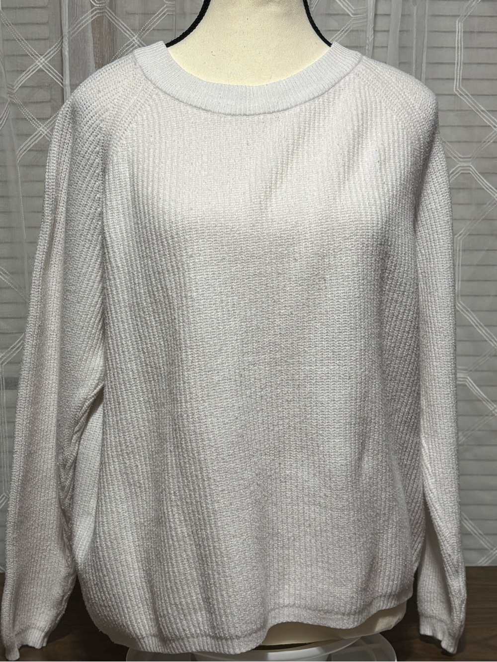 Tahari XL White Ribbed Knit Crewneck Sweater 22 p2p 24”L